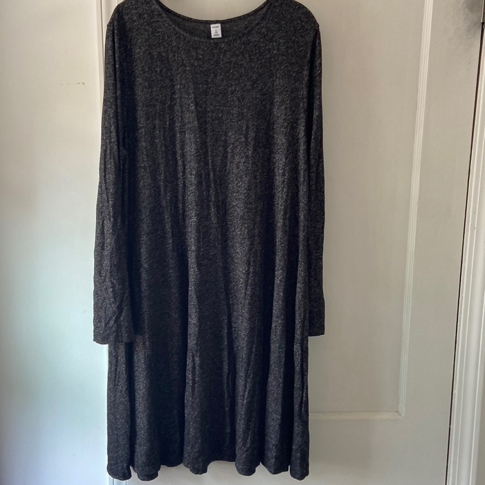 Long sleeved black/white marled swing dress